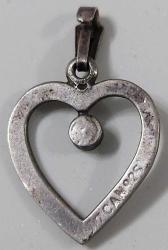 OSMANLI SON DÖNEMİ ORİJİNAL MÜTHİŞ İŞÇİLİKLİ SEVGİNİN SENBÖLÜ KALP ŞEKLİNDE GÜMÜŞ KOLYE UCU 1VVV2R1