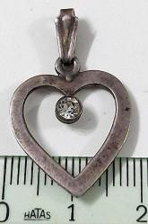 OSMANLI SON DÖNEMİ ORİJİNAL MÜTHİŞ İŞÇİLİKLİ SEVGİNİN SENBÖLÜ KALP ŞEKLİNDE GÜMÜŞ KOLYE UCU 1VVV2R1