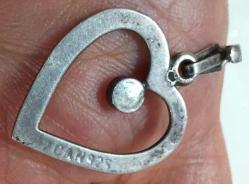 OSMANLI SON DÖNEMİ ORİJİNAL MÜTHİŞ İŞÇİLİKLİ SEVGİNİN SENBÖLÜ KALP ŞEKLİNDE GÜMÜŞ KOLYE UCU 1VVV2R1