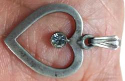 OSMANLI SON DÖNEMİ ORİJİNAL MÜTHİŞ İŞÇİLİKLİ SEVGİNİN SENBÖLÜ KALP ŞEKLİNDE GÜMÜŞ KOLYE UCU 1VVV2R1