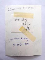ERKİN KORAY'IN ORİJİNAL 2'Lİ FOTOĞRAF SETİ - 12 x 9 cm EBADINDA - ERKİN KORAY KIZI DAMLA KORAY İLE ve SAHNEDE GİTAR ÇALARKEN 2 FARKLI KARE, 9 OCAK 1988