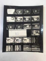 ERKİN KORAY'IN EŞİ ÖZDEN KORAY'IN ORİJİNAL 4'LÜ FOTOĞRAF SETİ - 2 ADET 18 x 12 cm EBADINDA ve 2 ADET İÇİNDE KÜÇÜK KARELER HALİNDE POZLAR OLAN 21 x 18 cm ve 18 x 9 cm EBADINDA FOTOĞRAF (KÜÇÜK KARELER İÇİNDE KIZI DAMLA KORAY'IN DA FOTOĞRAFI GÖRÜLMEKTEDİR), 1985