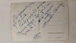 HEDİYE KARTPOSTALI - 15 x 10 cm EBADINDA - ARKASI YAZILI - BÜYÜK KIRMIZI GÜLLER,PEMBE GÜLLER VE MAVİ HEYKEL DESENLERİN OLDUĞU VAZO