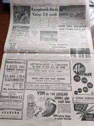 Cumhuriyet Gazetesi - 6 Eylül 1958 - Adnan Menderes Bugün Balıkesir'de Konuşacak -  CHP Genel Sekreteri Kasım Gülek Bugün Dönüyor - Yeni İthalat Listeleri Üzerinde Çalışmalar - Kıbrısta Muhabirimize Ateş Edildi - İstanbul Belediye Başkanı Kemal Aygün Kış Aylarında Vasıta Sıkıntısı Çekilmeyecek Diyor - Kapalıçarşı'da Göze Çarpan Tehlike - Bir Rus Heyeti Asma Köprü İçin Projeler Getirdi - Mahkemeye Verilen Gazeteci Sayısı Artıyor - Adana'da Üslenen Amerikan Kuvvetleri - Yılanların Öcü Yazan Fakir Baykurt Yazı Dizisi - Osmanlı Donanmasının Tarihinde Karanlık Sayfalar Yazan Cemalettin Saraçoğlu Yazı Dizisi - Nasreddin  Hoca Yazan Hasan Ali Yücel - Cenevre'de Atom Üzerine Açıklanan Yeni Sırlar - İngiltere'de Zabıta Tarihine İlk Defa Geçen Bir Cinayet - Mükemmel Cinayet Nakleden M. Kenan Kan - İngiltere'de Irk Kavgaları Tehlike Yarattı - Tarabyadaki Alman Askeri Mezarlığında Dün Yapılan Merasim - Ruslar 2 Köpeği Daha Fezaya Atıp Geri Getirdiler - İstanbul Yelken Şampiyonası - Ünal Uyguç
