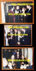 AJDA PEKKAN, SEZEN AKSU, SEZEN CUMHUR ÖNAL ve ÖZDEMİR ERDOĞAN'IN ORİJİNAL 3'LÜ FOTOĞRAF SETİ -15 x 10 cm ve 12 x 9 cm EBADINDA 3 ADET FOTOĞRAF - SEZEN CUMHUR ÖNAL, AJDA PEKKAN, ÖZDEMİR ERDOĞAN ve SEZEN AKSU, SEZEN CUMHUR ÖNAL'IN 48. YAŞ KUTLAMASINDA HEP BİRLİKTE ŞARKI SÖYLERKEN ve AYNI MASADA POZ VERİRKEN ÇEKİLMİŞ 3 FARKLI FOTOĞRAF, 1 ARALIK 1988