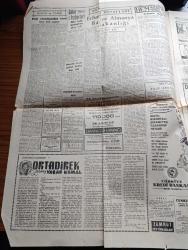Cumhuriyet Gazetesi - 24 Ağustos 1959 - Nasıl Kalkınsak Yazan Nadir Nadi Köşe Yazısı - Ortadirek Yazan Yaşar Kemal Yazı Dizisi - 600 Milyon Dolarlık Dış Yardım Talep Edeceğiz - Maliye Bakanı Hasan Polatkan  Fotoğraf - İstanbul'da Kıbrıs İçin Dörtlü Toplantı Yapıldı - Ürdün Ana Kraliçesi Zeyn Geldi - Şoförler Tek Bir Çatı Altında Birleşiyor - Opera Sanatkarı Leyla Gencer'le Mülakat Fotoğraf - Bugün Şapka İnkılabının 34. Yıldönümü - Tedrisat Sistemi Değişiyor - Filistin Meselesi - İstanbul Ankara Radyosu Programı - Uluç Ali Yazan Halikarnas Balıkçısı Yazı Dizisi - Koruyucu Melekler Çizgi Roman - Bir İngiliz Tükenmez Bir Pil İcad Etti - Kral Faruk Tutankamon'un Asasını Çalmış - Fenerbahçe Atletizm Takımı Şampiyon Oldu - Beşiktaş Gençlerbirliği 1 1 Berabere Kaldı - Fenerbahçe Beykoz'u Güç Yendi - Teniste Ayala Genç Rakibi Weeodon'u Yenerek Turnuva Şampiyonu Oldu - Faruk Taluy Kupası Yelken Yarışları - Vefa Beyoğluspor Maçı Yarıda Kaldı - Philips Radyo -  Özel Ertan Koleji