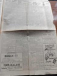 Cumhuriyet Gazetesi - 24 Ağustos 1959 - Nasıl Kalkınsak Yazan Nadir Nadi Köşe Yazısı - Ortadirek Yazan Yaşar Kemal Yazı Dizisi - 600 Milyon Dolarlık Dış Yardım Talep Edeceğiz - Maliye Bakanı Hasan Polatkan  Fotoğraf - İstanbul'da Kıbrıs İçin Dörtlü Toplantı Yapıldı - Ürdün Ana Kraliçesi Zeyn Geldi - Şoförler Tek Bir Çatı Altında Birleşiyor - Opera Sanatkarı Leyla Gencer'le Mülakat Fotoğraf - Bugün Şapka İnkılabının 34. Yıldönümü - Tedrisat Sistemi Değişiyor - Filistin Meselesi - İstanbul Ankara Radyosu Programı - Uluç Ali Yazan Halikarnas Balıkçısı Yazı Dizisi - Koruyucu Melekler Çizgi Roman - Bir İngiliz Tükenmez Bir Pil İcad Etti - Kral Faruk Tutankamon'un Asasını Çalmış - Fenerbahçe Atletizm Takımı Şampiyon Oldu - Beşiktaş Gençlerbirliği 1 1 Berabere Kaldı - Fenerbahçe Beykoz'u Güç Yendi - Teniste Ayala Genç Rakibi Weeodon'u Yenerek Turnuva Şampiyonu Oldu - Faruk Taluy Kupası Yelken Yarışları - Vefa Beyoğluspor Maçı Yarıda Kaldı - Philips Radyo -  Özel Ertan Koleji
