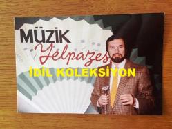 SEZEN CUMHUR ÖNAL'IN ORİJİNAL FOTOĞRAFI- 13 x 9 cm EBADINDA - SEZEN CUMHUR ÖNAL'IN MÜZİK YELPAZESİ PROGRAMINDAYKEN ÇEKİLMİŞ BİR FOTOĞRAFI