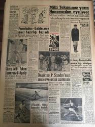 YENİ SABAH GAZETESİ 14 HAZİRAN 1961 YIL :24 SAYI :7991---C.Gürsel ,İnönü ve Tansel 'le görüştü: Madanaoğlu da Gürsel le hiç bir ihtilafımız yok  --İki işçi fabrika ile birlikte yandı --Bir sabıkalı ,dün üvey kız kardeşini öldürdü ---İçişleri Bakanı CHP li üyelerle tartıştı --S.Ağaoğlu : Keşke Anayasa Mahkemesi Olsaydı Dedi --Sel , 6 kişi 600 hayvanı sürükledi --Yarın yurt dışına seyahat başlıyor --Bursa da 2 solcu daha yakalandı --Maskeli dört kişi bir benzin deposunu soydu ---İşçi İhracatı :Siyavuşgil --Piyasada taklit gıda maddeleri satılıyor --Radyo Programları ---Kadının göğsüne ayet yazarken yakalandı ---Yumuşak başlı yıldız :Kim Tracy---Askerler için karar bugün verilecek ---Milli Takımımız yarın Hanoverden ayrılıyor --Fenerbahçe -Galatasaray maçı hazırlığı başladı ---Güreş  Milli Takım Japonya da 8-0 galip --Beşiktaş ,P.Sandro nun mukavelesini uzatacak ---Galatasaray Basketbol da amatörlüğe dönüyor --İstanbul Tenis Birinciliği Başladı ---Almanya  da çalışmak için askerlik şart--