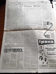 Cumhuriyet Gazetesi - 7 Ekim 1959 - CENTO Bakanlar Konseyi Bu Sabah Toplanıyor - Makarios Grivas'la Buluşuyor - Hükümet İktisadi Mevzular İçin Bir Ecnebi Uzmanın Tayini Hususunda Karar Aldı - İstanbul'un 37. Kurtuluş Bayramı Dün Kutlandı - Müşterek Pazara Nisan Ayında Fiilen Giriyoruz - Kerkük Hadiselerine Neşir Yasağı Kondu - Amerika'nın Yapacağı Yardım - Panama'da Halk Milli Meclisi İşgal Etti - Ortadirek Yazan Yaşar Kemal Yazı Dizisi - Milletlerarası İçki Düşmanları Teşkilatı Başkanı Ruben Wagnsson Basın Toplantısı Yaptı - Feza İstasyonu Ay'ın Arka Tarafını Dolaştı - İngiltere Kraliyet Ailesine Mensup Prenses Alexandra İstanbul'da - Dünyamızın Dışında Yaşayan Bizden ileri Canlılar Var - Alaca Çorap Yazan Nihal Karamağaralı Yazı Dizisi - Koruyucu Melekler Çizgi Roman - İstanbul Ankara Radyosu Programı - Cilalı İbo Feridun Karakaya - Merkezi Ceza Heyeti Karagümrüklü Kadri Aytaç'a 1 Maç Ceza Verdi - Amatör Milli Takım Beyoğluspor'u Yendi - Galatasaray Pazartesi Günü Bulgaristan'a