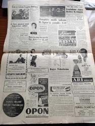 Cumhuriyet Gazetesi - 7 Ekim 1959 - CENTO Bakanlar Konseyi Bu Sabah Toplanıyor - Makarios Grivas'la Buluşuyor - Hükümet İktisadi Mevzular İçin Bir Ecnebi Uzmanın Tayini Hususunda Karar Aldı - İstanbul'un 37. Kurtuluş Bayramı Dün Kutlandı - Müşterek Pazara Nisan Ayında Fiilen Giriyoruz - Kerkük Hadiselerine Neşir Yasağı Kondu - Amerika'nın Yapacağı Yardım - Panama'da Halk Milli Meclisi İşgal Etti - Ortadirek Yazan Yaşar Kemal Yazı Dizisi - Milletlerarası İçki Düşmanları Teşkilatı Başkanı Ruben Wagnsson Basın Toplantısı Yaptı - Feza İstasyonu Ay'ın Arka Tarafını Dolaştı - İngiltere Kraliyet Ailesine Mensup Prenses Alexandra İstanbul'da - Dünyamızın Dışında Yaşayan Bizden ileri Canlılar Var - Alaca Çorap Yazan Nihal Karamağaralı Yazı Dizisi - Koruyucu Melekler Çizgi Roman - İstanbul Ankara Radyosu Programı - Cilalı İbo Feridun Karakaya - Merkezi Ceza Heyeti Karagümrüklü Kadri Aytaç'a 1 Maç Ceza Verdi - Amatör Milli Takım Beyoğluspor'u Yendi - Galatasaray Pazartesi Günü Bulgaristan'a