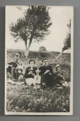 SEMAVER VE ASKER AİLESİ TEMALI ESKİ BİR FOTOĞRAF...