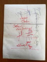 MODERN FOLK ÜÇLÜSÜ'NÜN ORİJİNAL BÜYÜK BOY FOTOĞRAFI - 24 x 18 cm EBADINDA - SELAMİ KARAİBRAHİMGİL, DOĞAN CANKU ve AHMET KURTARAN YAN YANA DURURLARKEN ÇEKİLMİŞ BİR KARE