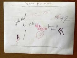 MODERN FOLK ÜÇLÜSÜ'NÜN ORİJİNAL BÜYÜK BOY FOTOĞRAFI - 24 x 18 cm EBADINDA - SELAMİ KARAİBRAHİMGİL, DOĞAN CANKU ve AHMET KURTARAN ÇATIDA KİREMİTLERİN ÜZERİNDE OTURURLARKEN ÇEKİLMİŞ BİR FOTOĞRAF