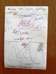 MODERN FOLK ÜÇLÜSÜ'NÜN ORİJİNAL FOTOĞRAFI - 18 x 12 cm EBADINDA - SELAMİ KARAİBRAHİMGİL, DOĞAN CANKU ve AHMET KURTARAN SAHNEDE GİTAR ÇALIP ŞARKI SÖYLERLERKEN ÇEKİLMİŞ BİR KARE