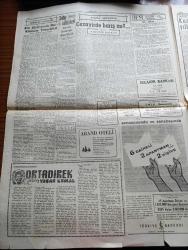 Cumhuriyet Gazetesi - 21 Ekim 1959 - Seçim Sırasında Suç İşleyen Jandarma Üst Çavuşu Macit Sarı 8 Ay Hapis Yedi - Refik Koraltan Tekrar Seçilmesini Temin İçin Faaliyete Geçti - Halk Partisinin Gezi Programı Sona Eriyor - Necatibey Yolu Açıldı Ve Kapandı - Caronia Transatlantiğine Konan Haciz Kaldırıldı - Kıbrıs'ta Bize Karşı Kampanya - 10 Ayda 6 Ton Kan Toplandı - Ortadirek Yazan Yaşar Kemal Yazı Dizisi - Cezayirde Barış Mı Yazan Aydemir Balkan - Batı Edebiyatında Neo Klasisizm Temayülleri Yazan Melahat Menemencioğlu - Kumların Altından 3500 Yıllık Bir Aşk Hikayesi Çıktı - Alaca Çorap Yazan Nihal Karamağaralı Yazı Dizisi - Koruyucu Melekler Çizgi Roman -  Alessandro Scarlatti Orkestrasının İstanbul'daki Konserleri - 3. Akdeniz Oyunları - Fahir Özgüden 400 Engellide Birinci Oldu - Fenerbahçeli Milli Futbolcu Avni Kalkavan'ın Cezası Kafi Görüldü - Air France - Paklar Çamaşır Tozu