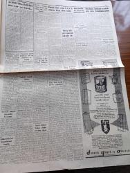 Cumhuriyet Gazetesi - 28 Aralık 1959 - Otomobil Almaktadır İsteyen CHP'li Mebuslar Gruba Hakim Oldular - Atatürk'ün Ankara'ya 40. Geliş Yıldönümü Kutlandı - İki Gazeteci Naim Tirali Ve Selami Akpınar Bugün Cezaevine Giriyor - Rauf Denktaş İktisadi Yardım İçin Dün İstanbul'a Geldi - Mülkiyelilerin Tarihi Kıyafetleri Fotoğraf - Aşk Eceli Yendi Çeviren Hamdi Varoğlu Yazı Dizisi - Seyahatin Neticeleri Yazan Fred J. Zusy - Sovyet İktisadiyatında Beliren Huzursuzluk - Suriye'de Komünist Teşkilatı - Görünmeyen Düşman Çeviren Hatice Vildan Yazı Dizisi - Koruyucu Melekler Çizgi Roman - Bay Oscar Karikatür - Profesör Nimbüs'ün Maceraları Çizgi Roman - Türkiye Boks Şampiyonasında Hadiseler Oldu - Atatürk Koşusu Yapıldı - Beşiktaş Hacettepeyi  Çok Güç Yenebildi - Fenerbahçe Voleybolda Bakırköyü 3 1 Yendi - Harb Okulu Türkiye Hentbol Şampiyonu - Galatasaray 1 İstanbulspor 0