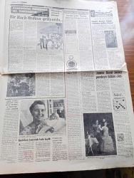 Cumhuriyet Gazetesi - 17 Ağustos 1965 -  Zenci Ayaklanması Yayılıyor - Yorgo Palandöken Başbakan Olma Ümidini Yitirdi -  Birleşik Amerika Cumhurbaşkanı Lyndon Johnson'un Yorgunluk Kahvesi Fotoğraf - İnsan Ya Hür Yaşar Yahut Yazan Burhan Felek Köşe Yazısı - Vietkonglar Saygon İçinde Bir Karargahı Bastılar - Sovyet Liderleri Afganistan'ı Ziyaret Edecek - Adana'da Adalet Partisinin Hücum Sloganı CHP Komünisttir - Boğaziçi Köprüsünün İnşası Bakımından Bir İngiliz Filmi Belediyede İlgi Uyandırdı - Türkiye İşçi Partisi Levhası Parçalanmadı - Seçim Aday Ve Adayları - Adana'da Gençlik Yerli Petrol Kampanyası Açtı - Anafartalar Savaşı'nın 50. Yıldönümü Yazan Naşit Hakkı Uluğ - Beatles Konserinde Kızlar Bayıldı - Balkan Melodileri Festivalinde Katılan Ekipten Erol Büyükburç Nezleye Yakalandı - 40 Yıl Önce 17 Ağustos 1926 Tarihli Cumhuriyet'ten - James Bond Beyaz Perdeye Hakim - İstanbul Şehir Operası Yetiştirici Stüdyo Kuruyor - Yalnız Yazan Guy Des Cars Yazı Dizisi - Malkoçoğlu Çizgi Roman