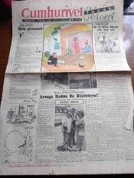 Cumhuriyet Gazetesi - 17 Ağustos 1952 - Yedi Dakika Yazan Doğan Nadi - Ali Ulvi Karikatür - Bu Yıl Bütün Dünyada Niçin Sinek Yok - Bir Batı Akdeniz Yolculuğu İntibaları - Avrupa Kadını Ne Düşünüyor Yazan Feyyaz Tokar - Haftanın Şakaları Yazan Burhan Felek - Tatlı Söz Güler Yüz Köşesi - Oteldeki Güzel Kız Acaba Janet Leigh Mi Fotoğraf - Venedik Kuşu Eva Bartok - Cumhuriyet Hollywood'da Yazan Haluk Durukal - Bir Fransız Yıldızı Martha Mereadier Fotoğraf - Kadın Ve Moda Köşesi - Büyük Bestekar Franz Liszt'in Altmış İki Yıllık Sanat Hayatı Yazan Doktor Samih Nafiz Tansu - Küçük Hikaye Köydeki İnsanlar Yazan Cevad Tevfik Enson - Tepkili Uçaklardan Sonra Eski Tip Uçaklar Maziye Karışmak Üzere - Kadın Vücudunun İdeal Ölçüleri Nelerdir - Gelin Şimdi De Merihe Gidelim - İster İnan İster İnanma Çizen Ripley - Texas Devletinin İlk Başkanı David G. Burget Amerika'nın İstiklali İçin İlk Kurşunu Atan Adamdır - Sepette Gezmeye Mecbur Kraliçe - Amerika'da Bloxi  Şehri Üzerinde Şimdiye Kadar 8 Bayrak
