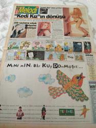 SABAH MELODİ GAZETESİ KADINLARA ÖZEL GAZETESİ - 20 Ekim 1993 -Karikatürler-Walt Disney/Boncuk-Mort Walker-Dick Browne/Bizim Aile-Tom Armstrong/Marvin-Graham Allen-John Dodd/Kral Kedi-Süleyman Turan/Dön Artık-Astroloji-Bülent Kısa-Klinik-Meltem Pusat-sağlığınız için soğan yiyin-kiralık elbise devri-çek bir süt-anne sütü mü inek sütü mü-kadın askere tazminat-sağlıklı manikür-yüzünüzü çalıştırın-neler oluyor hayatta-zevklerin en güzeli-bigudiler konuşuyor-angora kazak yıkarken-süt taşması-emin otomotiv-çile çekmek kemikleri güçlendiriyor-tereyağı-aşkınız yok olursa-saç dökülüyorsa-sarımsak sever misiniz-mantar ve pirzolalı pirinç pilavı-kedi kızın dönüşü-jale saçlarını erkek berberine kestiriyor-cüce yıldızlar-jurassic Park
