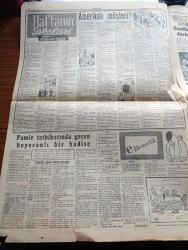 Cumhuriyet Pazar Gazetesi - 31 Ekim 1954 - Yedi Dakika Yazan Doğan Nadi - Karikatür - Arab Saçı Yazan Hamdi - Sanat Haftası Konservatuar Konserleri - Adnan Saygun'un Eseri Festivalde Çalındı - Küçük Kral Çizen O. Soglow - Haftanın Şakaları Yazan Burhan Felek - Pamir Tatbikatında Geçen Heyecanlı Bir Hadise Röportajı Yapan Şahab Balcıoğlu - Eğlencelik - Güzellik Kraliçelerinden Dördü Artist Oldu Fotoğraf - Neriman Köksal İle Yılmaz Duru Oyuncu Kız'ın Dere Kenarı Sahnesinde Fotoğraf - Hollywood'un Genç Anneleri - Yeni Buluşlar Garip Olaylar Enteresan Bilgiler -  Ev Kadın Moda Köşesi - Şişe Fabrikasında Röportajı Yapan Reşad Enis - Hilton Otelinin Karagöz Barında Karagöz Bardağıyla Viskiye Buyrun - Amerika'da 20.000 Rus Casusunun Şefi Kimdir - Dünün Ve Bugünün Moda Çılgınlıkları Derleyen Tolun Alptekin -  Çocuklar Ve Cinsiyet - Scotland Yard'ın 11 Belası Yazan Feyyaz Tokar - İster İnan İster İnanma Çizen Ripley - Gümüş Saray - Kaderi Değiştiren Santran Oyunu - Prens Yusuf - Küba Havana'da