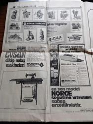 Hürriyet Gazetesi - 5 Mart 1974 - France Soir Gazetesine Telefon Eden Bir Komando Açıkladı Uçakta Bomba Vardı - Ermenonville Ormanına Düşen Türk Hava Yollarının DC 10 Tipi Ankara Yolcu Uçağı - Cesetler Patlayan Bomba Yüzünden Çırılçıplak Kaldı - Hava İş Sendikası Başkanı Kaptan Pilot Balcı Rotasına Oturan Uçakta Pilotaj Hatası Olmaz- Avrupa Basını Uçak Kazasında Sabotajda Fikir Birliğine Vardı - Sanatçıların Heyecanı Doktorlara İlham Oluyor - Damatsız Düğün İki Gün İki Gece Sürdü - Pepsi Reklamı - Alarko Holding Tam Sayfa İlan - Gönül Yazar Murat Soydan Ayten Alpman Ve Cilalı İbo Çakıl Gazinosunda - Neşe Karaböcek Bebek Belediyede - Ayhan Işık Müjdat Gezen Behiye Aksoy Ve Nil Burak Bebek Maksimde - Fenerbahçe'de Baskın Planı - Galatasaray Kampında - Fenerin Işıkları Mizah Nehar Tublek Yazdı - Bu Haftaki Spor Toto Tahmini - Tophane Tayfun Ve Tekel Grup Şampiyonu Oldu