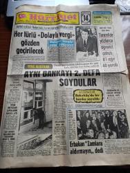 Hürriyet Gazetesi - 19 Mart 1974 -  Maliye Bakanı Deniz Baykal Her Türlü Dolaylı Vergi Gözden Geçirilecek - Kabadayı Sultan Demircan'ın Kardeşi Ali Rıza Demircan Din Görevlileri Federasyon Başkanı Oldu - Güneydoğu'da Gurur Abidesi Demir Çelik Fabrikaları - Fenerbahçe Teknik Direktörü Didi - Haftanın Takımı Samsunspor - Fenerbahçeli Şükrü Birant Çamurlu Sahalardan Işıklı Sahnelere - Tunceli'de Yüzlerce Öğrenci Çatıştı 8'i Ağır 40 Yaralı - Necmettin Erbakan Zamlara Aldırmayın Dedi - Süleyman Demirel Hükümet Haşhaş Vaadini Yerine Getirecektir - İş Bankası Bahçelievler Şubesi 2. Defa soyuldu - Ünlü Ozan Aşık Veysel 21 Mart'ta Anılacak - Genelev Kadınları Sigorta Kapsamında - Gönül Yazar'dan Doktorlara Teşekkür İlanı - Deniz Lisesi Hilton'da Tatbikat Yaptı - Behiye Aksoy Ayhan Işık Müjdat Gezen Selma Güneri Nil Burak Romalı Perihan Bebek Maksimde - Gönül Yazar - Neşe Karaböcek - Lunapark Gazinosu Sahibi Osman Kavran - Sadri Alışık - Öztürk Serengil - Beşiktaş Kupada Finali Oynamak İstiyor