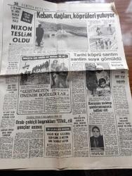Hürriyet Gazetesi - 31 Mart 1974 - Saatlerinizi 1 Saat İleri Aldınız Mı - PTT'de Kademeli Olarak Grev Başladı - Almanya'da Ana Babalar Anayasa Mahkemesine Başvurdu Kaldırın Şu Modern Matematiği - Bülent Ecevit Türk Ulusu Ordusu İle Bir Bütündür - Köşk'ün Cevdet Sunay'a Otomobil Tahsis Etmesi Yerildi - Günseli Başar Hala Güzel - 27 Ses Bantı İle Diğer Belgeler Savcıya Verildi Nixon Teslim Oldu -  Zeki Müren'i Bugün Telespor'da İzleyeceğiz - Orak Çekiçli Bayrakları Ülkücü Gençler Asmış - 75'lik Zihni Dede İzmir Belediye Başkanı İhsan Alyanaktan İş Vermesini İstedi - Galatasaray Beşiktaş Maçı İnönü Stadında Saat 15.00 de Karşılaşıyor - Beşiktaş Kaptanı Sanlı Sarıalioğlu - Fenerbahçe Vefa Karşısında Zorlandı - Fenerbahçeli Futbolcu Osman Arpacıoğlu - Müzik Dünyasında Devrim Mina Ve Rafaella Aynı Programda - Şarkıcı Rita Pavone İkinci Defa Anne Oluyor - Devlet Başkanı Maaşına 22 Bin Lira Zam Yapıldı - Nedir Bu Modern Matematik