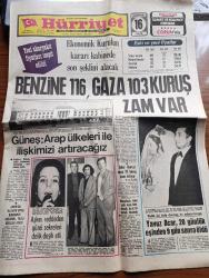 Hürriyet Gazetesi - 20 Şubat 1974 - Yeni Akaryakıt Fiyatları Tespit Edildi - Eski Ve Yeni Akaryakıt Fiyatları - Benzine 116 Gaza 103 Kurşun Zam Var - Dışişleri Bakanı Turan Güneş Arap Ülkeleri İle İlişkimizi Artıracağız - Serbest Kürsü Yöneten Tahsin Öztin - Ağustos'ta 21 Tüm 150 Tuğgeneral Emekli Olacak - Şeker Hastaları İçin Özel Hastane Kuruluyor - Mutlu Akü Fabrikasında Polis İşçilerle Çatıştı - Yedi İl'de 3200 İşçi Grev Yapıyor - Türk İş Genel Başkanı Halil Tunç Kıdem Tazminatına Karşı Çıkanlara Şiddetle Çattı - Orhan Boran İle Hürriyeti Geziyoruz - Acı Tütün Yazan Necati Cumalı - Tarkan Kurt Kanı Yazan Ve Çizen Sezgin Burak - Dedektif Nik'in Maceraları Çizgi Roman - Seiko Saat - Behiye Aksoy Bebek Maksimde - Müjdat Gezen - Ayhan Işık - Selma Güneri - Erol Büyükburç Bebek Belediyede - Gönül Yazar Çakıl Gazinosunda - Gündüz Kılıç Ve Eşfak Aykaç'tan Rapor İstendi - Brezilya Milli Takım Antrenörü Zagallo Pele Oynamıyor Didi'ye Selam Dedi - Dolmabahçe Stadı 60 Bin Seyirci Alacak