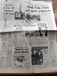 Hürriyet Gazetesi - 20 Şubat 1974 - Yeni Akaryakıt Fiyatları Tespit Edildi - Eski Ve Yeni Akaryakıt Fiyatları - Benzine 116 Gaza 103 Kurşun Zam Var - Dışişleri Bakanı Turan Güneş Arap Ülkeleri İle İlişkimizi Artıracağız - Serbest Kürsü Yöneten Tahsin Öztin - Ağustos'ta 21 Tüm 150 Tuğgeneral Emekli Olacak - Şeker Hastaları İçin Özel Hastane Kuruluyor - Mutlu Akü Fabrikasında Polis İşçilerle Çatıştı - Yedi İl'de 3200 İşçi Grev Yapıyor - Türk İş Genel Başkanı Halil Tunç Kıdem Tazminatına Karşı Çıkanlara Şiddetle Çattı - Orhan Boran İle Hürriyeti Geziyoruz - Acı Tütün Yazan Necati Cumalı - Tarkan Kurt Kanı Yazan Ve Çizen Sezgin Burak - Dedektif Nik'in Maceraları Çizgi Roman - Seiko Saat - Behiye Aksoy Bebek Maksimde - Müjdat Gezen - Ayhan Işık - Selma Güneri - Erol Büyükburç Bebek Belediyede - Gönül Yazar Çakıl Gazinosunda - Gündüz Kılıç Ve Eşfak Aykaç'tan Rapor İstendi - Brezilya Milli Takım Antrenörü Zagallo Pele Oynamıyor Didi'ye Selam Dedi - Dolmabahçe Stadı 60 Bin Seyirci Alacak