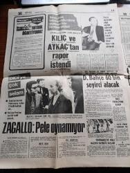 Hürriyet Gazetesi - 20 Şubat 1974 - Yeni Akaryakıt Fiyatları Tespit Edildi - Eski Ve Yeni Akaryakıt Fiyatları - Benzine 116 Gaza 103 Kurşun Zam Var - Dışişleri Bakanı Turan Güneş Arap Ülkeleri İle İlişkimizi Artıracağız - Serbest Kürsü Yöneten Tahsin Öztin - Ağustos'ta 21 Tüm 150 Tuğgeneral Emekli Olacak - Şeker Hastaları İçin Özel Hastane Kuruluyor - Mutlu Akü Fabrikasında Polis İşçilerle Çatıştı - Yedi İl'de 3200 İşçi Grev Yapıyor - Türk İş Genel Başkanı Halil Tunç Kıdem Tazminatına Karşı Çıkanlara Şiddetle Çattı - Orhan Boran İle Hürriyeti Geziyoruz - Acı Tütün Yazan Necati Cumalı - Tarkan Kurt Kanı Yazan Ve Çizen Sezgin Burak - Dedektif Nik'in Maceraları Çizgi Roman - Seiko Saat - Behiye Aksoy Bebek Maksimde - Müjdat Gezen - Ayhan Işık - Selma Güneri - Erol Büyükburç Bebek Belediyede - Gönül Yazar Çakıl Gazinosunda - Gündüz Kılıç Ve Eşfak Aykaç'tan Rapor İstendi - Brezilya Milli Takım Antrenörü Zagallo Pele Oynamıyor Didi'ye Selam Dedi - Dolmabahçe Stadı 60 Bin Seyirci Alacak