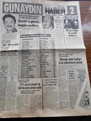 Günaydın Gazetesi - 15 Ocak 1974 - İstanbul'da Gaz Kuyruğu - Yalıda Bekleyen Sevgili Oynayanlar Kadir İnanır Mine Sun Kitap Fotoroman Yarın Çıkıyor - Tarsus Canavarı Ahmet Demir Yakalandı - Beşiktaşlı Amigo Orhan Kendisini Bir Şoförün Vurduğunu Söyledi - Yıkılan İzmir TV Anteni İçin Mahkemeye Başvuruldu - Trakya'da  Gümrükler Bir Başmüdürlük'te Birleştirildi - Fatih'in Fedaisi Kara Murat Yazan Rahmi Muratoğlu Çizen Abdullah Turhan - Bülent Ecevit'e Görev Veriliyor - Muhtemel Bakanlar Kurulu - Başbakan Yardımcısı Necmettin Erbakan - CHP'nin Denetimine Girecek Kuruluşlar MİT TRT Ve DPT - CHP Milli Selamet Partisi Koalisyonu Gerçekleşirken - Gerilla Hareketleri Fransa'ya Da Sıçradı - CHP'nin Kissenger'i Deniz Baykal Ve MSP'nin Yamanisi Oğuzhan Asiltürk - Kalbimdeki Cehennem Foto Roman - Pola Bana Söz Ver Çizgi Roman - Büyük Ralli 5 Kıtada Otomobil Yarışı Çizgi Roman - Uzay Yolu Gezegenler Çarpışınca Çizgi Roman - Çelik Kanatlar Çizgi Roman - Basketbolda Şişli Grup Birincisi Oldu