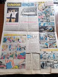 Günaydın Gazetesi - 15 Ocak 1974 - İstanbul'da Gaz Kuyruğu - Yalıda Bekleyen Sevgili Oynayanlar Kadir İnanır Mine Sun Kitap Fotoroman Yarın Çıkıyor - Tarsus Canavarı Ahmet Demir Yakalandı - Beşiktaşlı Amigo Orhan Kendisini Bir Şoförün Vurduğunu Söyledi - Yıkılan İzmir TV Anteni İçin Mahkemeye Başvuruldu - Trakya'da  Gümrükler Bir Başmüdürlük'te Birleştirildi - Fatih'in Fedaisi Kara Murat Yazan Rahmi Muratoğlu Çizen Abdullah Turhan - Bülent Ecevit'e Görev Veriliyor - Muhtemel Bakanlar Kurulu - Başbakan Yardımcısı Necmettin Erbakan - CHP'nin Denetimine Girecek Kuruluşlar MİT TRT Ve DPT - CHP Milli Selamet Partisi Koalisyonu Gerçekleşirken - Gerilla Hareketleri Fransa'ya Da Sıçradı - CHP'nin Kissenger'i Deniz Baykal Ve MSP'nin Yamanisi Oğuzhan Asiltürk - Kalbimdeki Cehennem Foto Roman - Pola Bana Söz Ver Çizgi Roman - Büyük Ralli 5 Kıtada Otomobil Yarışı Çizgi Roman - Uzay Yolu Gezegenler Çarpışınca Çizgi Roman - Çelik Kanatlar Çizgi Roman - Basketbolda Şişli Grup Birincisi Oldu