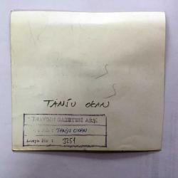 TANJU OKAN'IN ORİJİNAL FOTOĞRAFI - 13 x 12 cm EBADINDA - TANJU OKAN'IN BİR FİLM SAHNESİNDEN ÇEKİLMİŞ FOTOĞRAFI