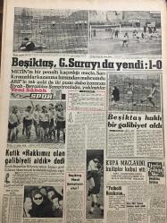 YENİ SABAH GAZETESİ 7 NİSAN 1960 YIL :22 SAYI :7578--S.Yalçuk Etibank Umum Müdürü ---İnönü Samsun a yarın vapurla hareket ediyor ---Kıbrıs ın Anayasa Taslağı İmzalandı --Ulus Gazetesi 1 ay daha kapatılacak ---1 Yaşındaki çocuk yere vurularak öldürülmüş --S.Çetiner e tebrik telgrafları yağıyor ---Aygün CHP nin tamimini gazetecilere gösterdi ---Kızların iade etmeyen şahsı mahkemeye verdi ---Bir sahte bahriye subayı yakalandı ---Devlet Operası İstanbul da :Siyavuşgil ---İstanbul Rehberi ---Öncü 5 fezada 5 milyon kilometre mesafe katetti ---Prenses İra ,Prens Alfonso yu terk etti ---Turistlere tatbik edilen gümrük takyitlerinin hafifletilmesi isteniyor --Ankara da iki altın kaçakçısı yakalandı --Güney Kore de gazetecileri basın hürriyeti istiyor --Beşiktaş ,Galatasaray  da yendi :1-0--Kutik Hakkımız olan galibiyeti aldık dedi --Beşiktaş Nasıl Şampiyon Olur ?--Kupa Maçlarını Kulüpler Kabul Etti --Yalmanlar hakkında bir mahkumiyet hükmü bozuldu ---Kalkınma planı hazırlanıyor ---