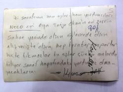 TANJU OKAN'IN ORİJİNAL FOTOĞRAFI - 18 x 12 cm EBADINDA - TANJU OKAN EŞİ ZERRİN İLE, ŞARKICI NECO İSE EŞİ OYA İLE AYNI KAREDE HATIRA POZU VERİRLERKEN ÇEKİLMİŞ BİR FOTOĞRAF, 1970'LER