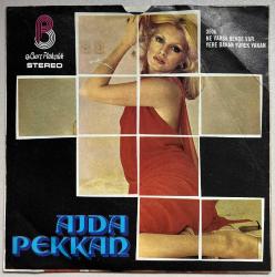 Ajda Pekkan Ne Varsa Bende Var - Yere Bakan Yürek Yakan 45 lik Plak (Orjinal Dönem Baskı)