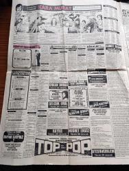 Günaydın Gazetesi - 28 Aralık 1973 - Tahtakale'de Yarım Şişeci Hanı Çöktü İki Kişi Öldü - Türkiye İş Bankası Çekilişi - Telefunken Televizyon - Televizyon Yılbaşı Gecesi Sekiz Saat Yayın Yapacak - Fatih'in Fedaisi Kara Murat Yazan Rahmi Muratoğlu Çizen Abdullah Turhan - Cemiyet Haberleri - Orhan Boran Yılbaşında Şan Sinemasında - İstanbul Ankara İzmir Radyosu Programı - Kalbimdeki Cehennem Foto Roman - İsmet İnönü'nün Naaşının Konulduğu Katafalkın Önünden Yüz Bin Kişi Geçti - Osman Bölükbaşı Ağladı - Henry Kissinger'in İsmet İnönü İçin Taziye Mesajı - Mevhibe İnönü Bitkindi - Amerikan Başkanı Nixon'un İsmet İnönü'nün Taziyesi İçin Mesajı - İsmet İnönü'nün Anıtkabir'e Gömülmesi Adalet Partisi Grubunda Tartışıldı - Büyük Ralli 5 Kıtada Otomobil Yarışı Çizgi Roman - Pilli Motosiklet - Pola Bana Söz Ver Çizgi Roman - Uzay Yolu Gezegenler Çarpışınca Çizgi Roman - Çelik Kanatlar Çizgi Roman - Uzay Çocuğu Polo Kaybolan Gezegen Yazı Dizisi - Kabataş Erkek Lisesi Futbol Takımında Tam Dört Metin