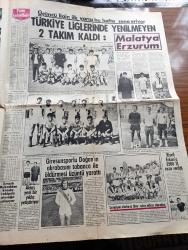 Günaydın Foto Haber 1 Gazetesi - 12 Ocak 1973 - Meçhul Caniler Zengin Dullara Ölüm Saçıyor - Nuriye Cabiri Fatma Erkuş Evlenbiya Görenay Ve Servet Gezer Boğazlanarak Öldürüldü - Fedakar Başkomiser Vasfi Selim Tek Tabanca İle Vurulmasına Rağmen Hırsızları Yakaladı - Sophia Loren'in İkinci Oğluyla İlk Fotoğrafı - Sinemalar Programı - Tarihte Bugün İngilizlerin Fiyaskosu - Jim Maykıl Hava Korsanları Foto Roman - Çin Falı - Bulmaca - TRT Tv'de Gördüklerimiz - Tiyatro Saati Fiyasko Oldu - Uzay Yolu TV'nin Yüzünü Ağarttı - Turistik Ve Yolculuk Rehberi - Türkiye Liglerinde Yenilmeyen 2 Takım Kaldı Malatya Ve Erzurum - Futbol Puan Cetvelleri - Giresunspor'lu Doğan Tepeçalı'nın Akrabasını Tabanca İle Öldürmesi Üzüntü Yarattı - Bayram Alışverişinizi Pay'dan Yapın İşte Fiyatlarımız - Yılın Genç Kız Ve Erkek Tipi Seçildi Senar Seven Ve Cem Onur Birinci Oldu - Jüri Üyesi Çolpan İlhan Zeynep Değirmencioğlu - Onassis'in Kızı Çorap Değiştirir Gibi Sevgili Değiştiriyor