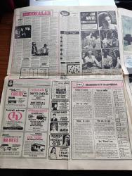 Günaydın Foto Haber 1 Gazetesi - 10 Kasım 1973 - Ölümünün 35. Yılında Atatürk'ü Anıyoruz - Atatürk Salıncakta Fotoğraf - Atatürk 1930 Yılında Elini Öpen Çocuğa Bir Lira Verdi Fotoğraf - Atatürk Halka Oyunu Oynuyor Fotoğraf - Atatürk Çoban Mustafa'yı Himayesine Aldı Fotoğraf - Kendini Vapurdan Atan Songül Yükselenin Cesedini Helikopterle Aradılar - Sultanahmet'te  Çantasında Morfinle Yakalanan Avustralyalı Marian Pilemins  Ve Maria Leither'in 36 Yıl Hapisleri İstendi - Jim Maykıl Kırmızı Lekeler Foto Roman - Çin Falı - TRT Okuyucuların Tv'de Gördükleri - Gırgır Haftalık En Neşeli Mizah Dergisi - Aksaray Geçidinde Yürüyen Merdivenler Dün Çalışmaya Başladı - Fatih'in Fedaisi Kara Murat Yazan Rahmi Muratoğlu Çizen Abdullah Turhan - Con Amet Karikatür - Gazinolar Tavernalar Kulüpler Salonlar Programı - Beşiktaşlı Tuğrul Milli Takım Aday Kadrosuna Çağrıldı - Beşiktaş Teknik Direktörü Metin Türel Lider Her Zaman İçin Hedef Alınır - Galatasaray Altay Maçı İçin Bugün Kampa Gidiyor