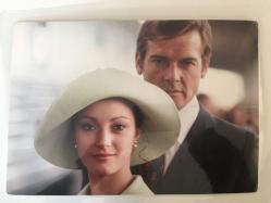 Sine-poster (A4 ebadında lamine kaplı) / Roger Moore & Jane Seymour - Live and let die - Yaşamak için öldür - 1973