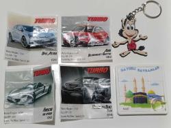 Hugo anahtarlık süs.Kabe görselli mini plastik kaydırmalı sürgülü puzzle yapboz oyuncak.Turbo sakız ciklet Araba görselli kağıtlar koleksiyon dekor tasarım hediye nostalji vintage retro reklam promosyon minyatür diorama