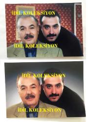 FERDİ TAYFUR'UN ORİJİNAL BÜYÜK BOY 2'Lİ FOTOĞRAF SETİ - 21 x 15 cm EBADINDA - FERDİ TAYFUR ve MUSTAFA ÜSTÜNDAĞ AYNI KAREDE - YERSİZ YURTSUZ (2007) DİZİSİ ÇEKİMLERİNDE HATIRA OLARAK ÇEKİLMİŞ OLAN BİR KARE (AYNI KARE STÜDYODA 2 FARKLI ŞEKİLDE BASILMIŞTIR) 2 ADET FOTOĞRAF