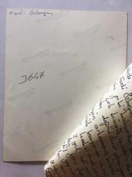 FERDİ ÖZBEĞEN'İN ORİJİNAL FOTOĞRAFI - 15 x 12,5 cm EBADINDA - FERDİ ÖZBEĞEN KAYBETTİĞİ ANA YADİGARI YÜZÜĞÜNÜ BULAN GENCE ALTINYUNUS'TA KİRALADIĞI VİLLAYI 3 YILLIĞINA KULLANMAK ÜZERE ÖDÜL OLARAK VERDİ, FERDİ ÖZBEĞEN ve O GENÇ AYNI KAREDE POZ VERİRKEN ÇEKİLMİŞ BİR FOTOĞRAF ve İLGİLİ HABER NOTUNUN YAZILI OLDUĞU KAĞIT