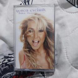 YONCA EVCİMİK AŞKA HAZIR KASET ambalajında