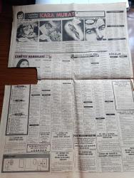 Günaydın Gazetesi - 22 Şubat 1974 - İngiltere Enerji Sıkıntısı Ve Grevlerle Çalkalanıyor Ama - Kraliçe Elizabeth Eşi Kızı Ve Damadı İle Sıcak Ülkelerde Safa Sürüyor - Ucuz Elektrik Üretimi İçin Güneşten Enerji Sağlayan Santrallerin Kurulması Teklif Edildi - Minibüs Servis Otobüsü İle Çarpıştı 16 Kişi Yaralandı - 32 Yaşındaki Fizik Uzmanı İrfan Tan - Adapazarı'nda Fırın İşçilerinin Grevi Sona Erdi - Fırın İşçileri Sendikası Başkanı Şevket Kutaniş - Fatih'in Fedaisi Kara Murat Yazan Rahmi Muratoğlu Çizen Abdullah Turhan - İstanbul İzmir Ankara Radyosu Programı - Küçük İlanlar - SEKA Kağıt Fiyatlarına Yüzde 30 İle 50 Oranında Zam Yaptı - Tavernalar Gazinolar Kulüpler Salonlar Programı - Kalbimdeki Cehennem Foto Roman - Kabadayılar Kralı Dadaş Hasan Yazan Ve Çizen Erol Denli - Yılmaz Güney Çizim - Hepinize Korkulu Günler Alfred Hitchcock Takdim Eder - Komançi Çizgi Roman - Ölüm Ajanı OSS 117 Yazı Dizisi - Yallah Tazyik Çizgi Roman