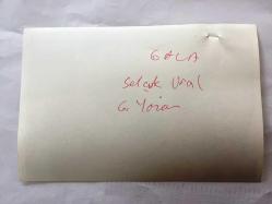 GÖNÜL YAZAR'IN ORİJİNAL FOTOĞRAFI - 18 x 12 cm EBADINDA - GÖNÜL YAZAR ve SELÇUK URAL AYNI MASADA SOHBET EDERLERKEN ÇEKİLMİŞ BİR KARE