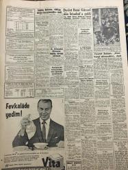 YENİ SABAH GAZETESİ 5 EKİM 1960 YIL :23 SAYI :7747--Duruşmalar gelecek hafta bugün başlıyor --S.Sarper ,Kurşçef ile görüştüm dedi --Ticaret Bakano Zirai Vergi Alınacaktır Dedi --DP nin feshine dair gerekçe açıklandı --Eroin kaçakçısı bir büyükelçi yakalandı ---Sağlık Bakanı Bölge Bölge İlerleyeceğiz Dedi --Dün yurtta beş cinayet işlendi --Kennedy Umumi bir fedakarlık lazım diyor --İstanbul Rehberi ---Trafik kazalarının çoğuna yayalar sebebiyet veriyor ---Doğu ve Barı Almanya arasında garip hadiseler --Ankaea da husui maç :Fenerbahçe -Galatasaray --Spor Sitesi Kuruluyor --A Milliler noksan kadro ile çalıştı ---Beşiktaş da istifalar var ---Spor -Toto tasnif memuresi bayıldı --Örfi İdare 1 Mart a kadar uzatıldı --