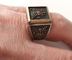 OSMANLI DÖNEMİ SARI AKSAMLAR ALTIN KAPLAMA MÜTHİŞ MOTİFLİ ORİJİNAL OSMANLI TUĞRALI MUHTEŞEM GÜMÜŞ YÜZÜK 2OOO1A1 ÇOK NADİR