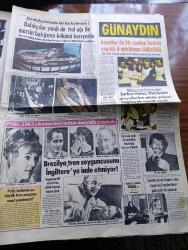 Günaydın Foto Haber 1 Gazetesi - 6 Şubat 1974 - Dışişleri Bakanı Turan Güneş Ney Taksimi Yaptı - Bakırköy Akıl Hastanesi'nden Kaçan Asiye'ye İki Gün İki Gece Bir Eve Kapatıp Tecavüz Ettiler - Tarihte Bugün Babıali'nin 9. Yarışı - Jim Maykıl Cehennemden Dönen Kız Foto Roman -   Beyoğlu Kadıköy Sinema Programı - Günün Olayında Konuşan Bülent Ecevit - Bugünkü TV Programı - Balıkçılar Şimdi De Trol Ağı İle Mersin Balığının Kökünü Kazıyor - Şarkıcı Fatoş Hacıbekir Grevcilerine Akide Şekeri Dağıtarak Moral Verdi - Pendik Palmiye Gazinosu - Lido Her Akşam İftiharla Sunar Bülent Oral Ve Saz Arkadaşları - Fatih'in Fedaisi Kara Murat Yazan Rahmi Muratoğlu Çizen Abdullah Turhan - İsmet İnönü İçin Okutulan Mevlide Ailenin Çok Yakınları Çağrıldı - 1974 Dünya Kupası Tehlikede - İsrail Ajanları Tehdit Savuruyor Münih Olimpiyatlarının Acısını Çıkaracağız - İşte Topun Ağzındaki Müslümanlar Takımı Zaire - Komançi Çizgi Roman - Petrol Körfezinin İncileri Röportaj Erdoğan Arıpınar - Metin Türel